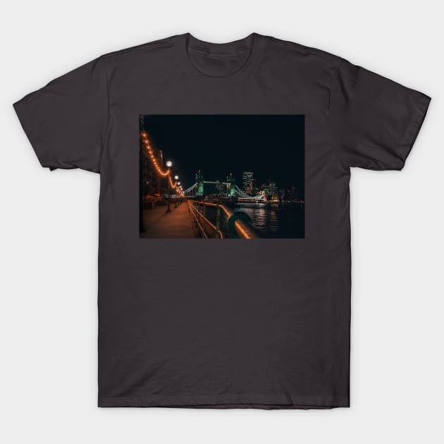 Tower Bridge - London T-Shirt by Scala Ad Astra Forum